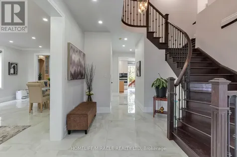 2299 Glazebrook Circle Oakville (wm Westmount) ON L6M 5B5