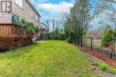 2299 Glazebrook Circle Oakville (wm Westmount) ON L6M 5B5