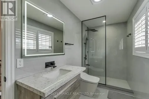 2299 Glazebrook Circle Oakville (wm Westmount) ON L6M 5B5