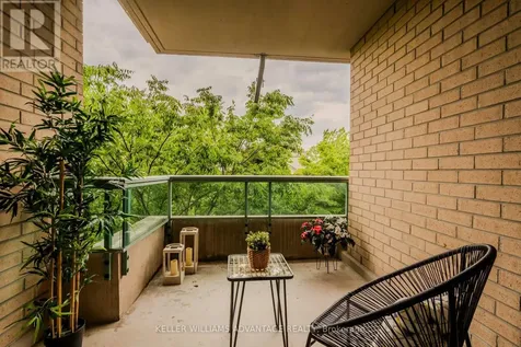 9 Boardwalk Drive Toronto (the Beaches) ON M4L 6T1