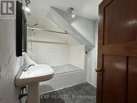 15 St Anne's Place St. Thomas ON N5R 2W2