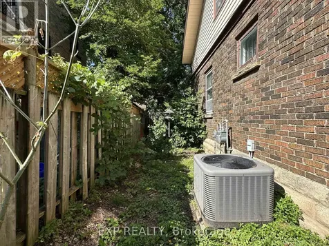 15 St Anne's Place St. Thomas ON N5R 2W2
