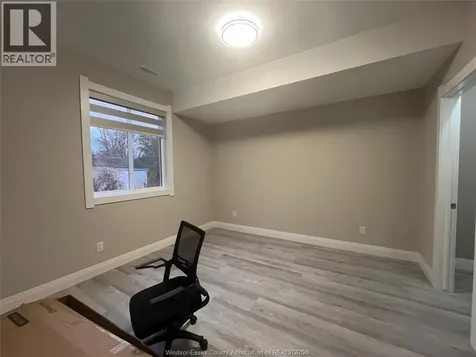 917 Mckay Avenue Windsor ON N9B 2A4