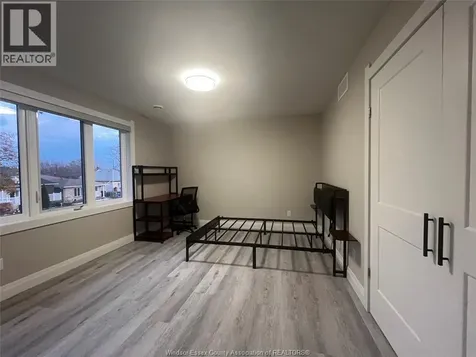 917 Mckay Avenue Windsor ON N9B 2A4