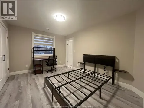 917 Mckay Avenue Windsor ON N9B 2A4