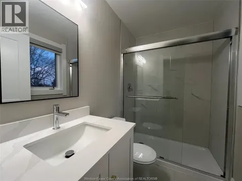 917 Mckay Avenue Windsor ON N9B 2A4