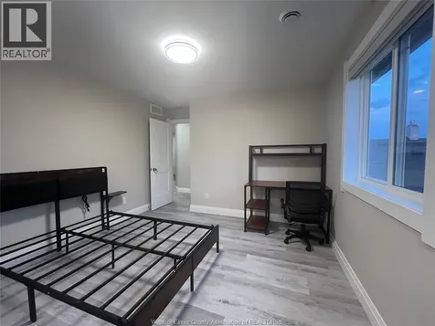 917 Mckay Avenue Windsor ON N9B 2A4