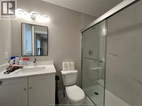 917 Mckay Avenue Windsor ON N9B 2A4