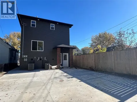 917 Mckay Avenue Windsor ON N9B 2A4