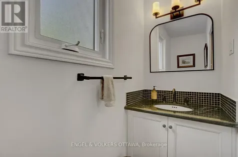 516 Buchanan Crescent Ottawa ON K1J 7X9
