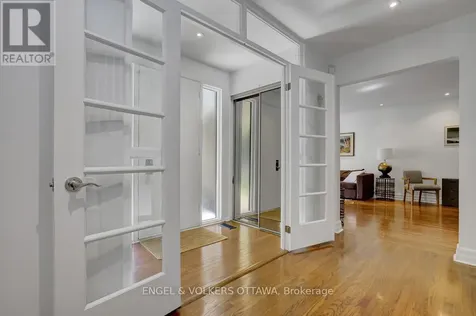 516 Buchanan Crescent Ottawa ON K1J 7X9