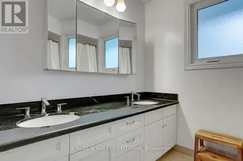 516 Buchanan Crescent Ottawa ON K1J 7X9