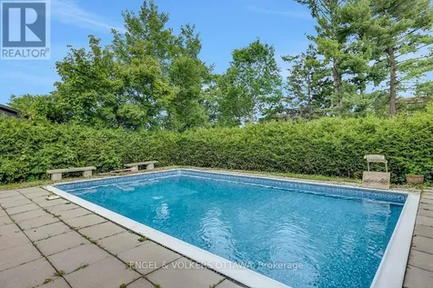 516 Buchanan Crescent Ottawa ON K1J 7X9