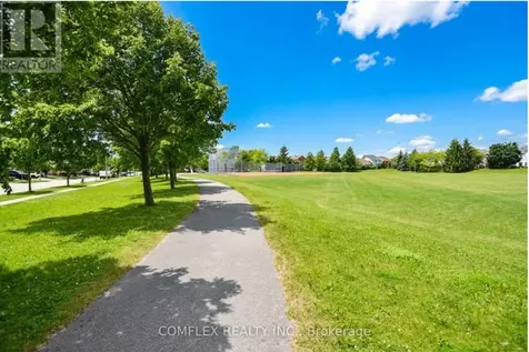 19 Kinross Avenue Whitby (brooklin) ON L1M 2C8