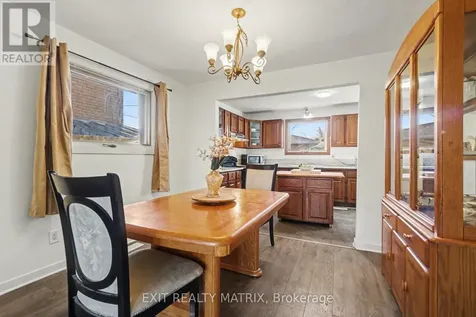 1864 Lenester Avenue Ottawa ON K2A 3W8
