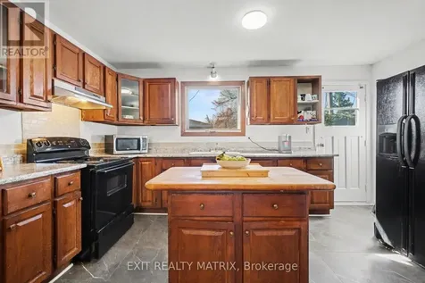 1864 Lenester Avenue Ottawa ON K2A 3W8