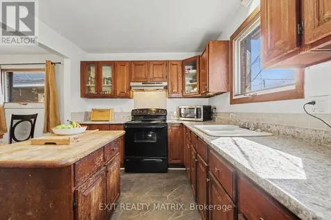 1864 Lenester Avenue Ottawa ON K2A 3W8