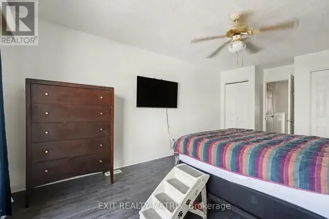 1864 Lenester Avenue Ottawa ON K2A 3W8