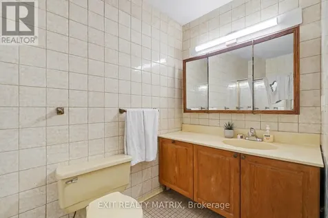 1864 Lenester Avenue Ottawa ON K2A 3W8