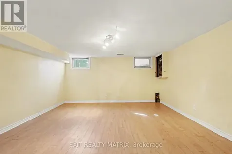 1864 Lenester Avenue Ottawa ON K2A 3W8
