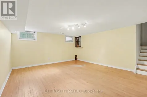 1864 Lenester Avenue Ottawa ON K2A 3W8