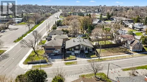 1864 Lenester Avenue Ottawa ON K2A 3W8
