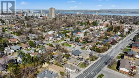 1864 Lenester Avenue Ottawa ON K2A 3W8