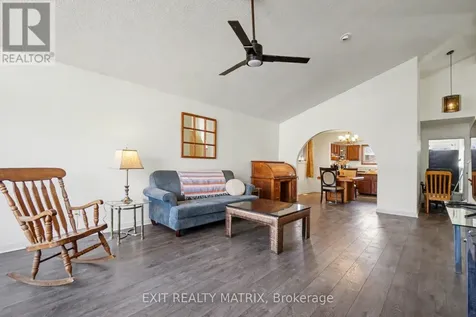 1864 Lenester Avenue Ottawa ON K2A 3W8