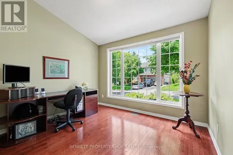 4 Burnstead Crescent Ottawa ON K2M 2T4