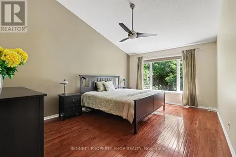 4 Burnstead Crescent Ottawa ON K2M 2T4