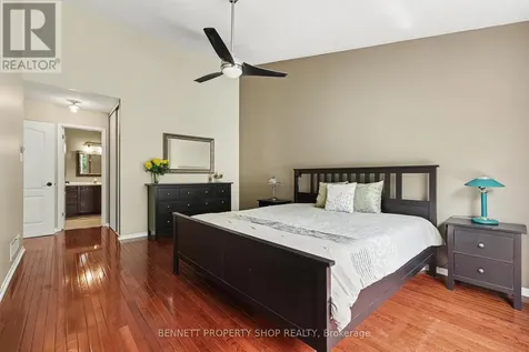 4 Burnstead Crescent Ottawa ON K2M 2T4