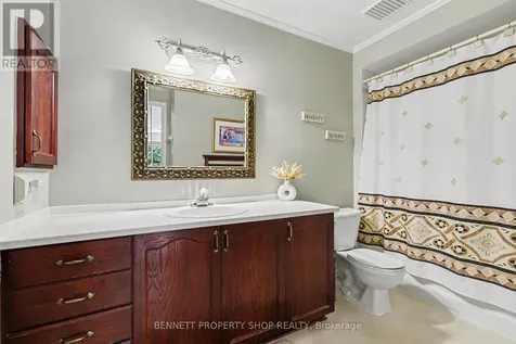 4 Burnstead Crescent Ottawa ON K2M 2T4