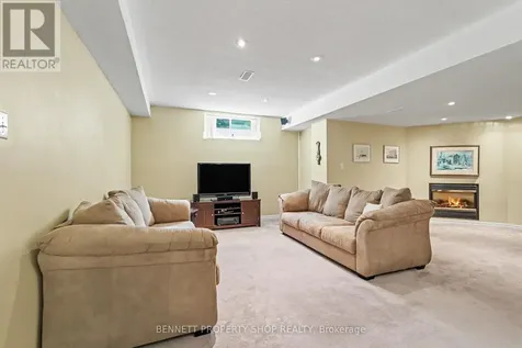 4 Burnstead Crescent Ottawa ON K2M 2T4
