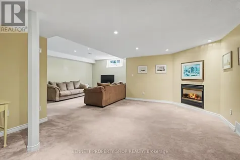 4 Burnstead Crescent Ottawa ON K2M 2T4
