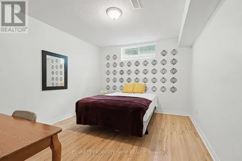 4 Burnstead Crescent Ottawa ON K2M 2T4