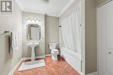 4 Burnstead Crescent Ottawa ON K2M 2T4