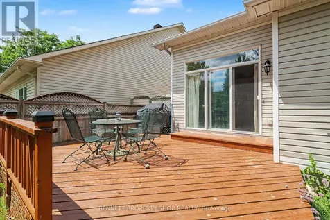 4 Burnstead Crescent Ottawa ON K2M 2T4