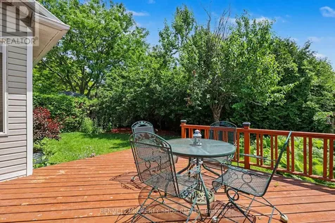 4 Burnstead Crescent Ottawa ON K2M 2T4