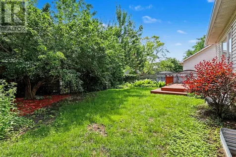 4 Burnstead Crescent Ottawa ON K2M 2T4