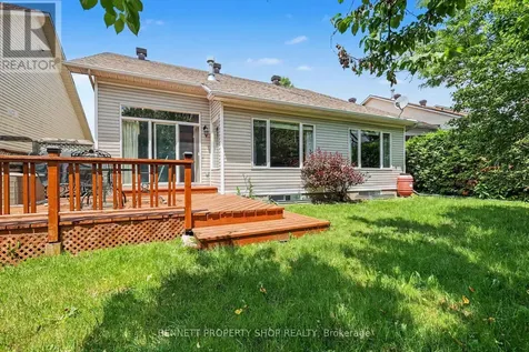 4 Burnstead Crescent Ottawa ON K2M 2T4