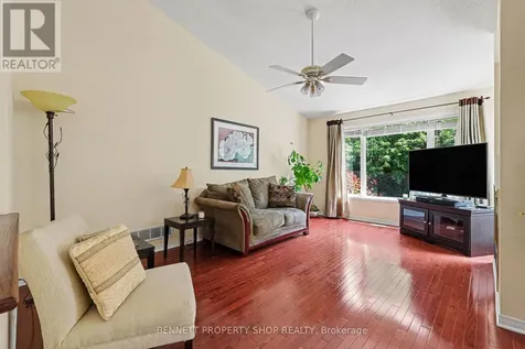 4 Burnstead Crescent Ottawa ON K2M 2T4