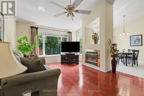 4 Burnstead Crescent Ottawa ON K2M 2T4