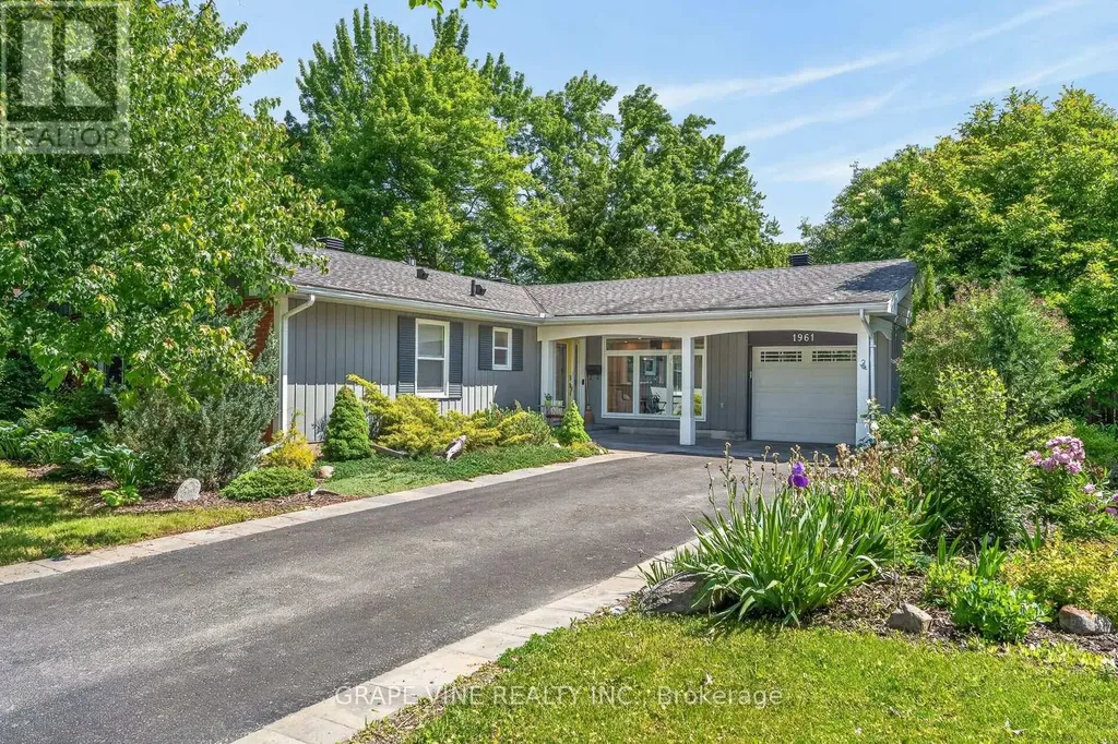 1961 Oakdean Crescent Ottawa ON K1J 6H6