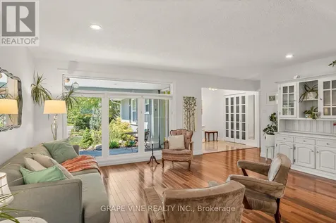 1961 Oakdean Crescent Ottawa ON K1J 6H6