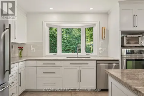 1961 Oakdean Crescent Ottawa ON K1J 6H6