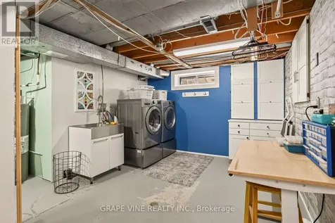 1961 Oakdean Crescent Ottawa ON K1J 6H6