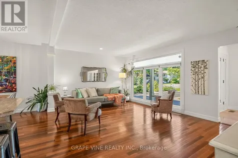 1961 Oakdean Crescent Ottawa ON K1J 6H6