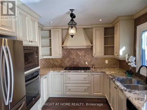 1080 Glenashton Drive Oakville (wc Wedgewood Creek) ON L6H 4B9