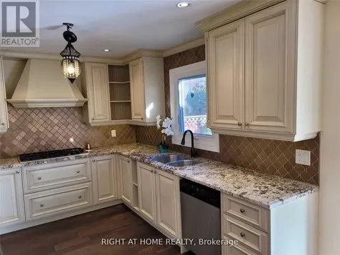 1080 Glenashton Drive Oakville (wc Wedgewood Creek) ON L6H 4B9