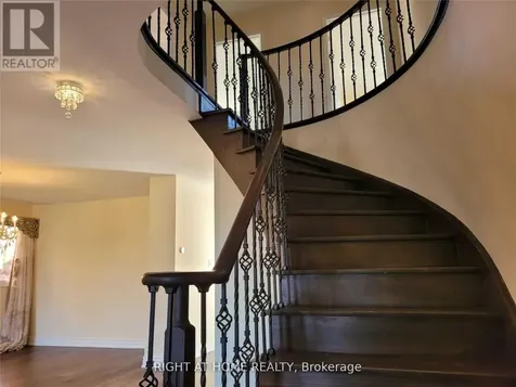 1080 Glenashton Drive Oakville (wc Wedgewood Creek) ON L6H 4B9